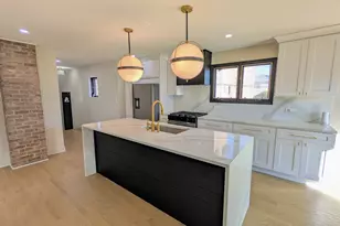 9527 S Parnell Ave, Chicago, IL 60628 - Photo 6
