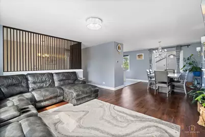 1160 Warwick Circle N, Hoffman Estates, IL 60169 - Photo 4