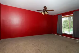916 Camelot Dr, Crystal Lake, IL 60014 - Photo 10
