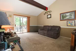 916 Camelot Dr, Crystal Lake, IL 60014 - Photo 4