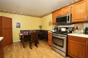 916 Camelot Dr, Crystal Lake, IL 60014 - Photo 6