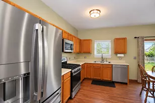 5 Flowerfield Ct, Lake in the Hills, IL 60156 - Photo 12