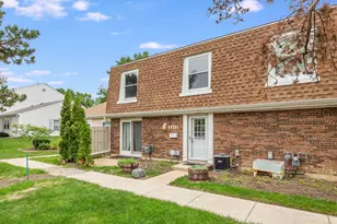 2212 Cardinal Ct, Schaumburg, IL 60194 - Photo 1