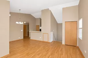 1623 Silverstone Dr, Carpentersville, IL 60110 - Photo 6