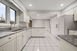 1440 Concorde Cir, Highland Park, IL 60035 - Photo 8