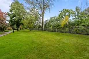 1440 Concorde Cir, Highland Park, IL 60035 - Photo 2