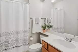 233 E 13th St, Chicago, IL 60605 - Photo 12