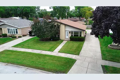 10107 Lawrence Court, Oak Lawn, IL 60453 - Photo 1