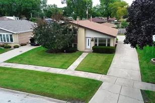 10107 Lawrence Ct, Oak Lawn, IL 60453 - Photo 1