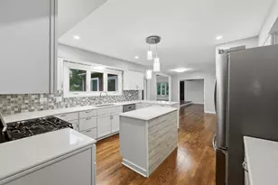 4 Auburn Ln, Barrington Hills, IL 60010 - Photo 8