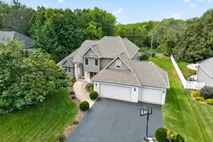 9176 Forest Ridge Dr, Roscoe, IL 61073 - Photo 2