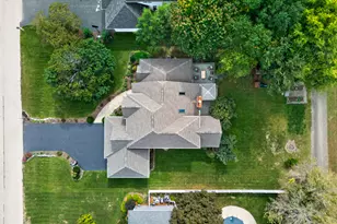 9176 Forest Ridge Dr, Roscoe, IL 61073 - Photo 4