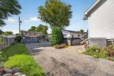 210 S 10th Street, Rochelle, IL 61068 - Photo 26