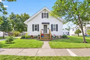 210 S 10th St, Rochelle, IL 61068 - Photo 1