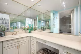 253 E Delaware Pl, Chicago, IL 60611 - Photo 14