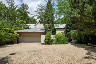 11 Rockgate Ln, Glencoe, IL 60022 - Photo 2
