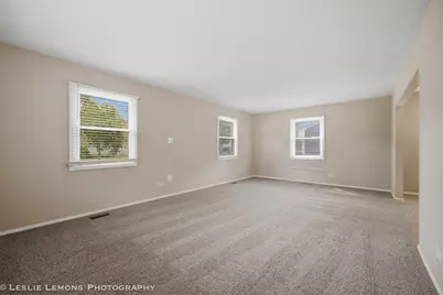 651 Woodhollow Lane, Buffalo Grove, IL 60089 - Photo 2