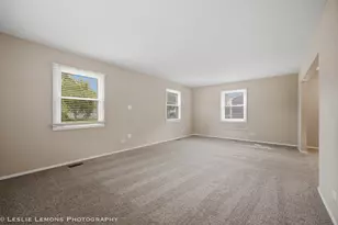 651 Woodhollow Ln, Buffalo Grove, IL 60089 - Photo 2