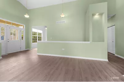 981 Oak Ridge Boulevard, Elgin, IL 60120 - Photo 8
