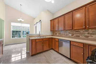 981 Oak Ridge Boulevard, Elgin, IL 60120 - Photo 12