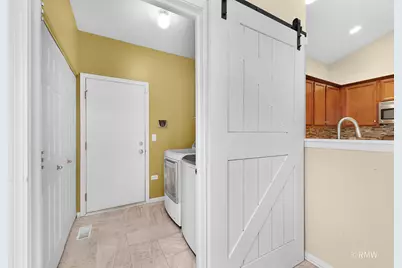 981 Oak Ridge Boulevard, Elgin, IL 60120 - Photo 14