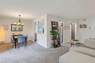 1774 Gloucester Ct, Wheaton, IL 60189 - Photo 8