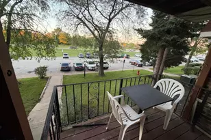 575 Heritage Dr, Hoffman Estates, IL 60169 - Photo 2