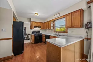 765 Crest Dr, Cary, IL 60013 - Photo 12