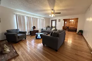 1107 Locust St, Sterling, IL 61081 - Photo 4