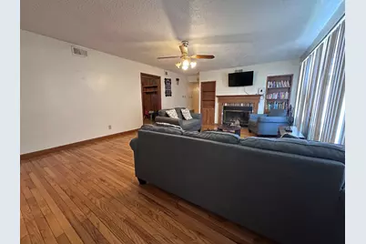 1107 Locust Street, Sterling, IL 61081 - Photo 2