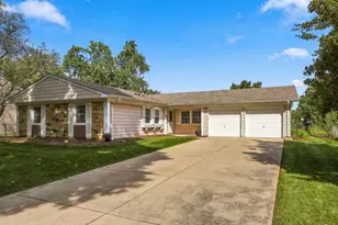 101 Emerson Dr, Schaumburg, IL 60193 - Photo 1