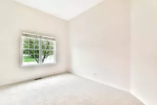 19 Eagle Ridge Dr, Hawthorn Woods, IL 60047 - Photo 6