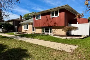 3008 W 110th Pl, Chicago, IL 60655 - Photo 2