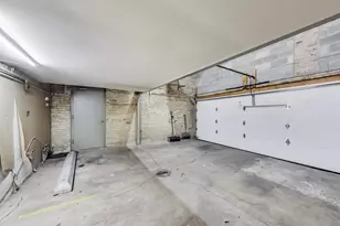 1111 W Cornelia Ave, Chicago, IL 60657 - Photo 26