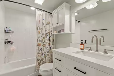 1111 W Cornelia Avenue #102, Chicago, IL 60657 - Photo 20