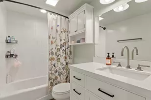 1111 W Cornelia Ave, Chicago, IL 60657 - Photo 20