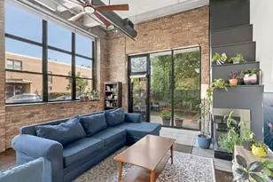 1111 W Cornelia Ave, Chicago, IL 60657 - Photo 2