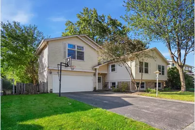 23 W Suffield Drive, Arlington Heights, IL 60004 - Photo 1