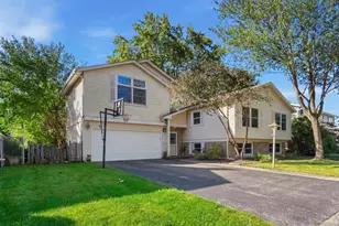 23 W Suffield Dr, Arlington Heights, IL 60004 - Photo 1