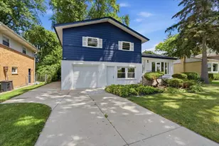 10 Linden Ave, Buffalo Grove, IL 60089 - Photo 2