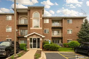 881 N Swift Rd, Addison, IL 60101 - Photo 1