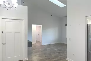881 N Swift Rd, Addison, IL 60101 - Photo 2