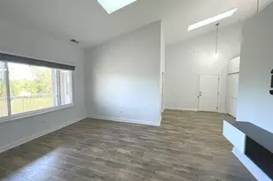 881 N Swift Rd, Addison, IL 60101 - Photo 4