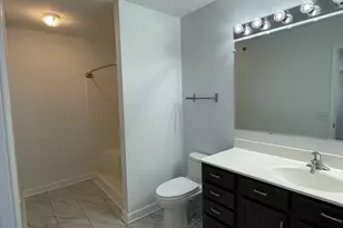 881 N Swift Rd, Addison, IL 60101 - Photo 14