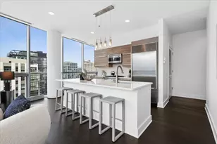 110 W Superior St, Chicago, IL 60654 - Photo 8