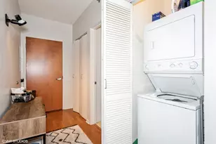 210 S Desplaines St, Chicago, IL 60661 - Photo 4