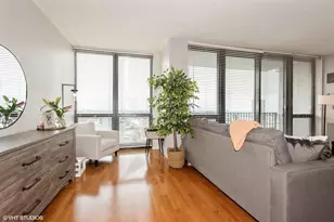 210 S Desplaines St, Chicago, IL 60661 - Photo 8