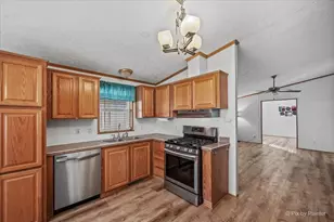 1130 Country Club Rd, Elgin, IL 60123 - Photo 10