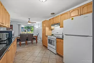 2632 N Windsor Dr, Arlington Heights, IL 60004 - Photo 8