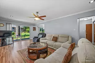 2632 N Windsor Dr, Arlington Heights, IL 60004 - Photo 4